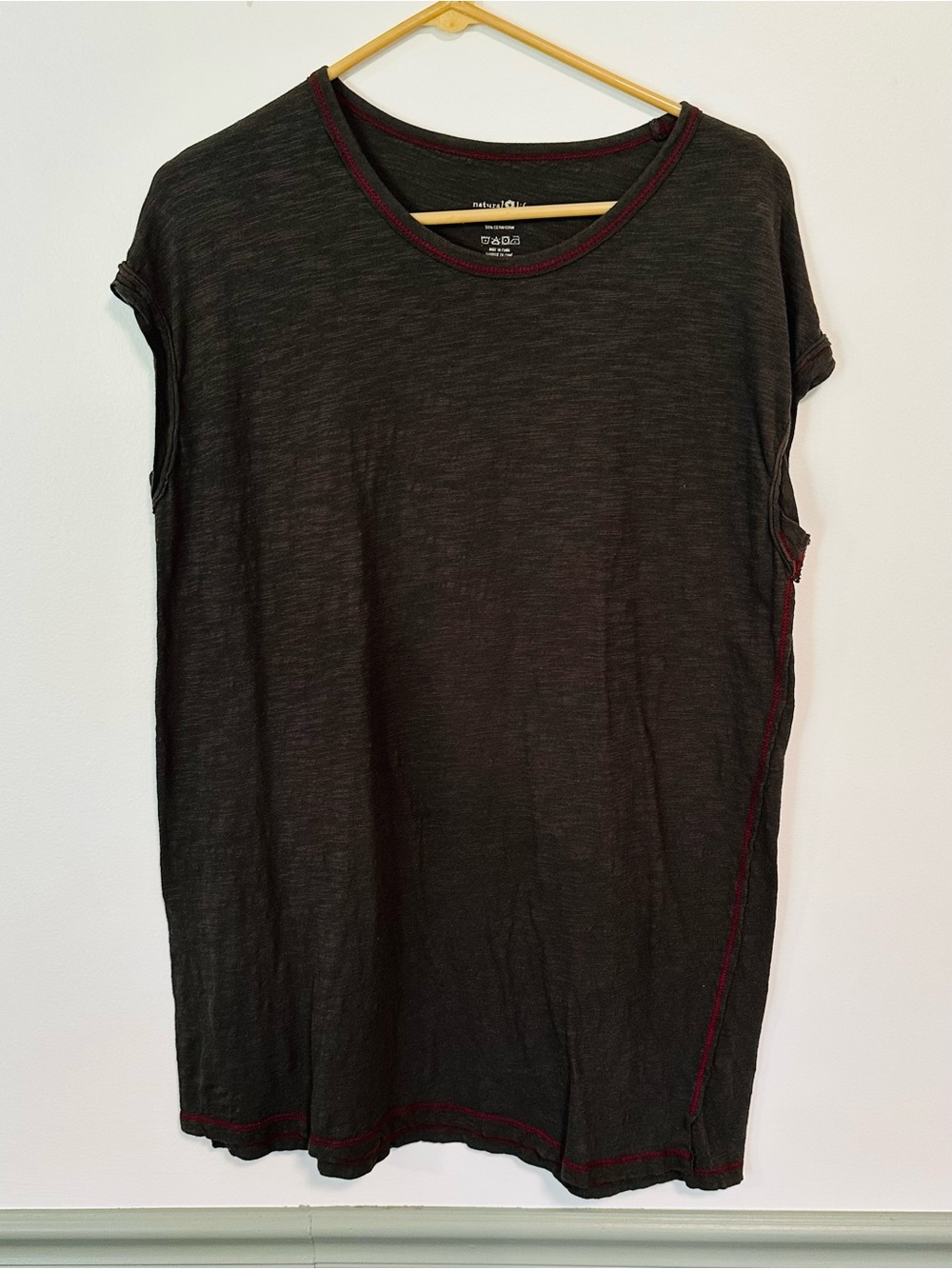 NATURAL LIFE Charcoal Tee with Red Trim